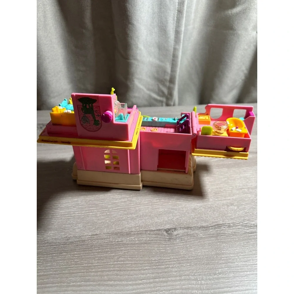 Vintage Polly Pocket Magnetic Pet Adventure Pink House Playset with Dog Figure